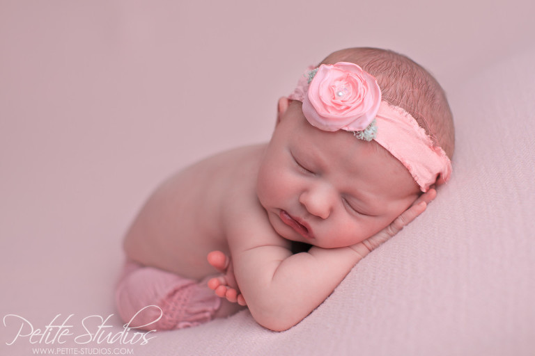Chicago / Naperville Newborn and Family Photographer Newborn Girl
