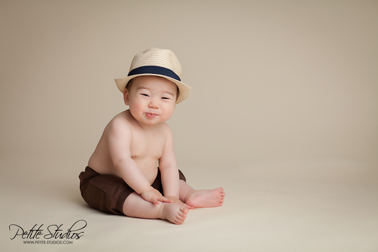 Naperville and Chicago Baby Photographer - Baby Hunter at 6 months. 