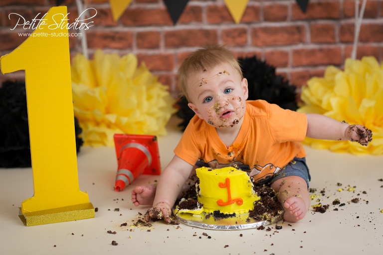 CHICAGO AND NAPERVILLE BABY PHOTOGRAPHER – CAKE SMASH – FIRST BIRTHDAY -