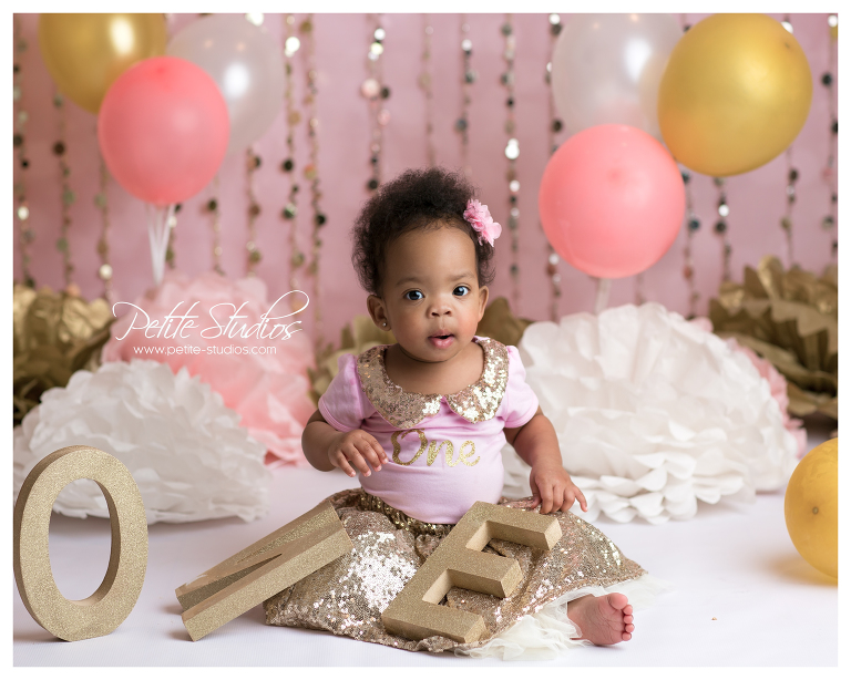 CHICAGO AND NAPERVILLE BABY PHOTOGRAPHER – CAKE SMASH – FIRST BIRTHDAY -